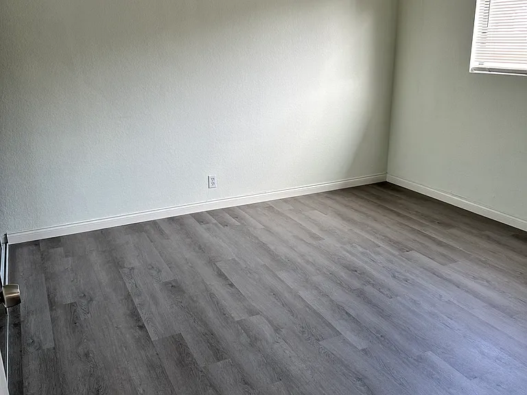 10933 Moorpark St #5 — Photo 10