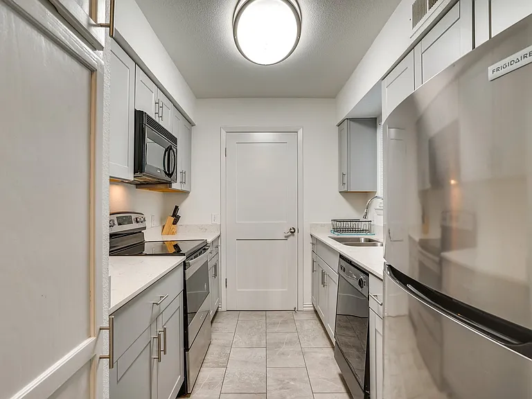 6646 E Lovers Ln — Photo 44