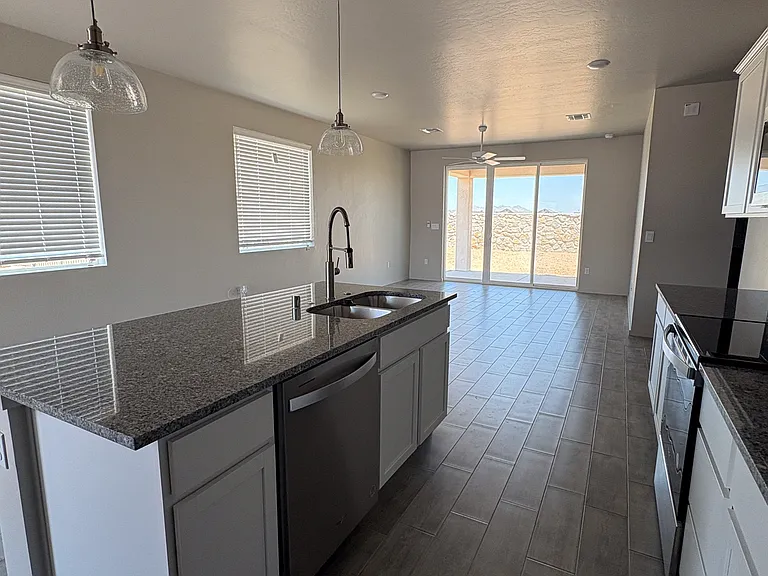 3073 Gladstone St #1 — Photo 2