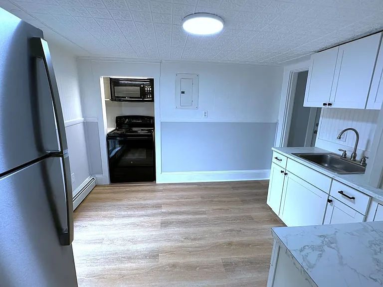 10 Shelby Ln — Photo 2