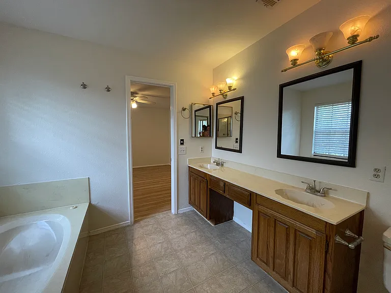 4400 Odessa Dr — Photo 13