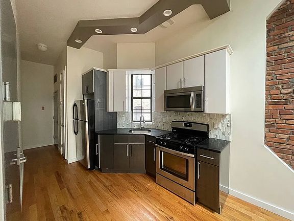 3rd image of 676 Sterling Pl #4A