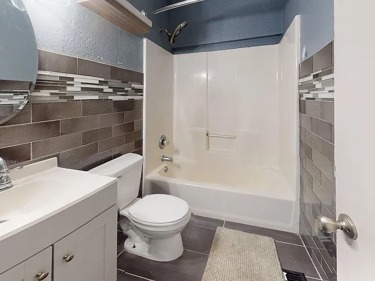 1313 Vieux Dr — Photo 2