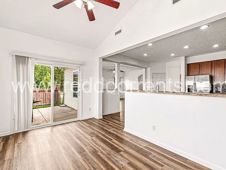 10031 Golden Dr — Photo 17