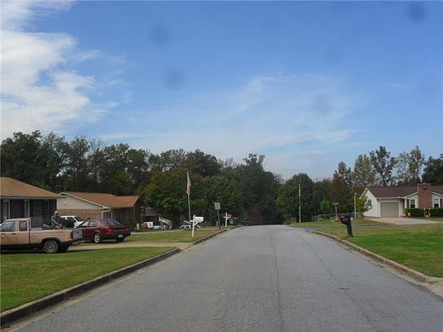 2nd image of 113 Lakewood Dr