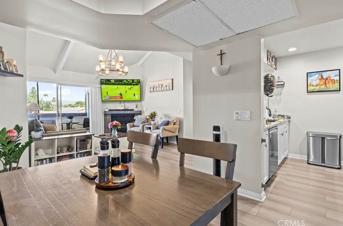 2 bed, 880 sqft, $2,900 — Photo 1