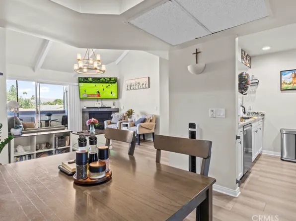 20253 Keswick St APT 323, Winnetka, CA 91306