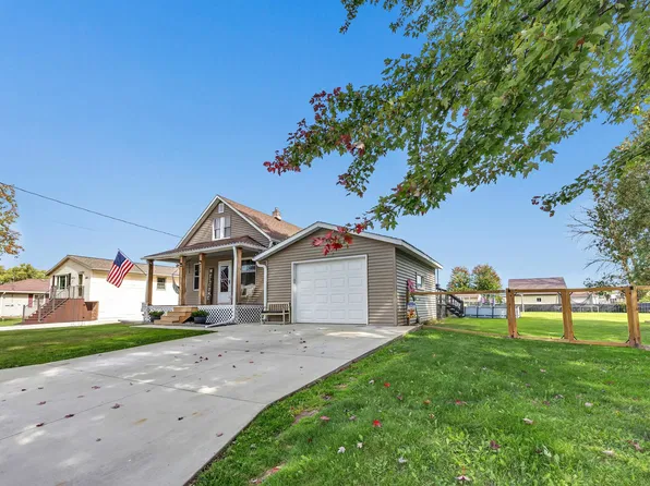 506 Pine St, Pulaski, WI 54162