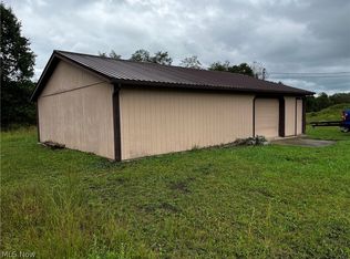 Maple Grove Rd SE, Uhrichsville, OH 44683