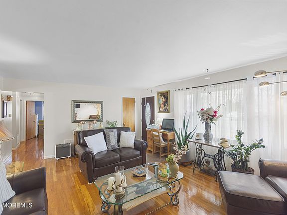 5th image of 416 Midstreams Road