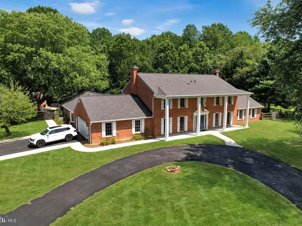 111 Honeysuckle Ln, Owings, MD 20736