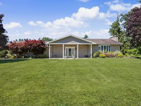 231 Kinsley Rd, Elma, NY 14059