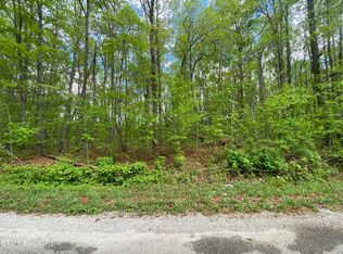 5054 Crazy Horse Dr, Crossville, TN 38572