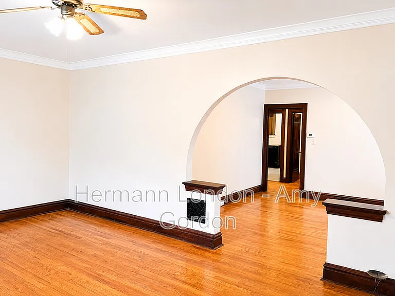 5046 Winona Ave #B — Photo 7