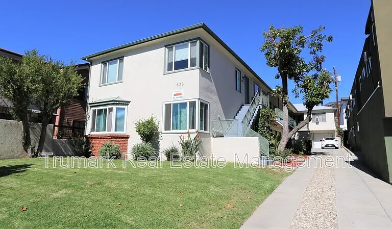 623 W Stocker St #C — Photo 1