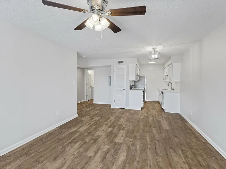 270 Bruce Cir — Photo 20