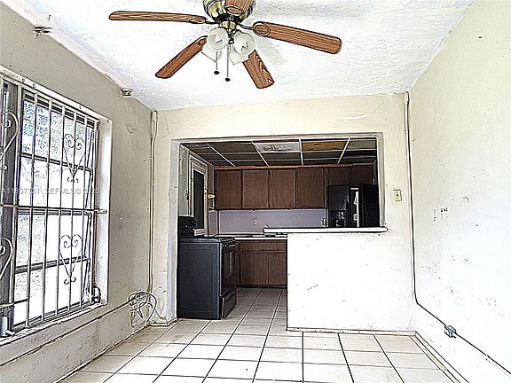 3rd image of 525 NW 16th St