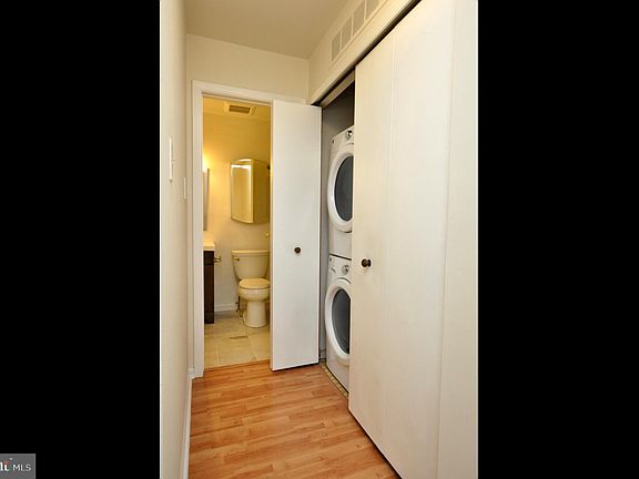 4th image of 28 Bridgewater Dr