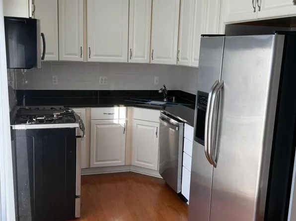 2214 Jensen Pl, Herndon, VA 20170