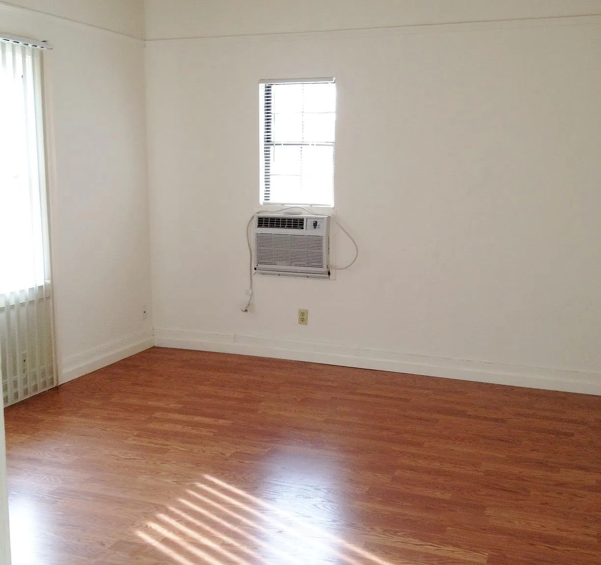 1 bed, 450 sqft, $1,400 — Photo 3
