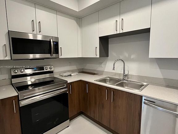 4th image of 10950 NW 82nd St #321