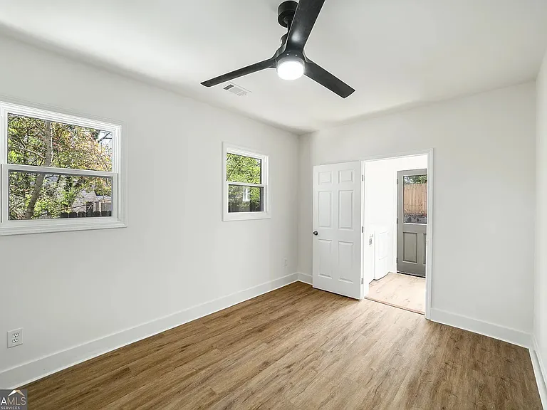 936 Byron Dr SW — Photo 7