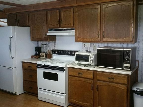 5th image of 104 E South St