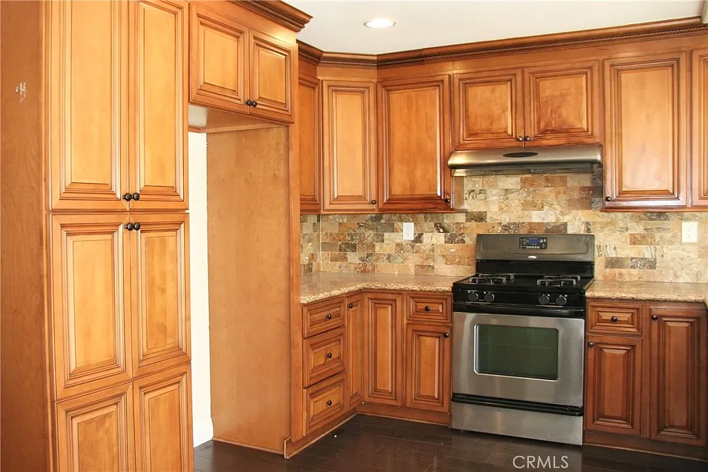 3 bed, 2.5 bath, 2183 sqft, $4,900 — Photo 2
