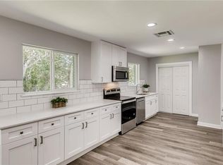1003 Debus St, Taylor, TX 76574