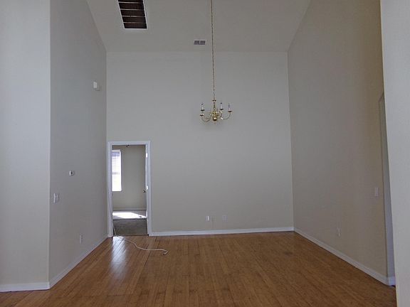 4th image of 938 Marisa Ln