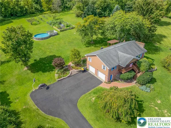 395 Sunrise Blvd, Mount Bethel, PA 18343