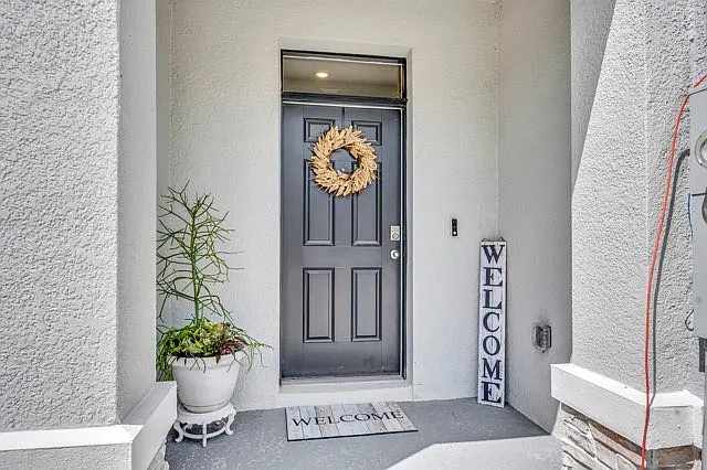 3 bed, 2.5 bath, 1681 sqft, $2,200 — Photo 2