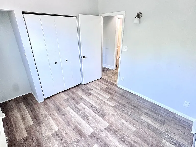 1401 Washington St — Photo 8