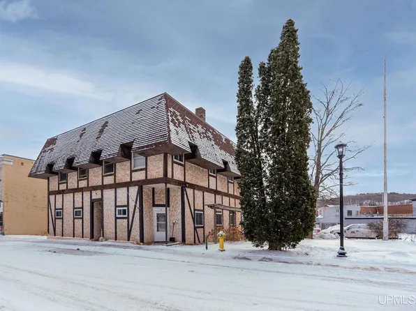 102 E Canda St, Ishpeming, MI 49849