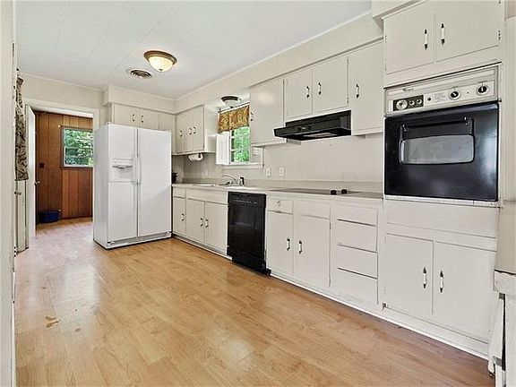 3rd image of 1307 15th Ave