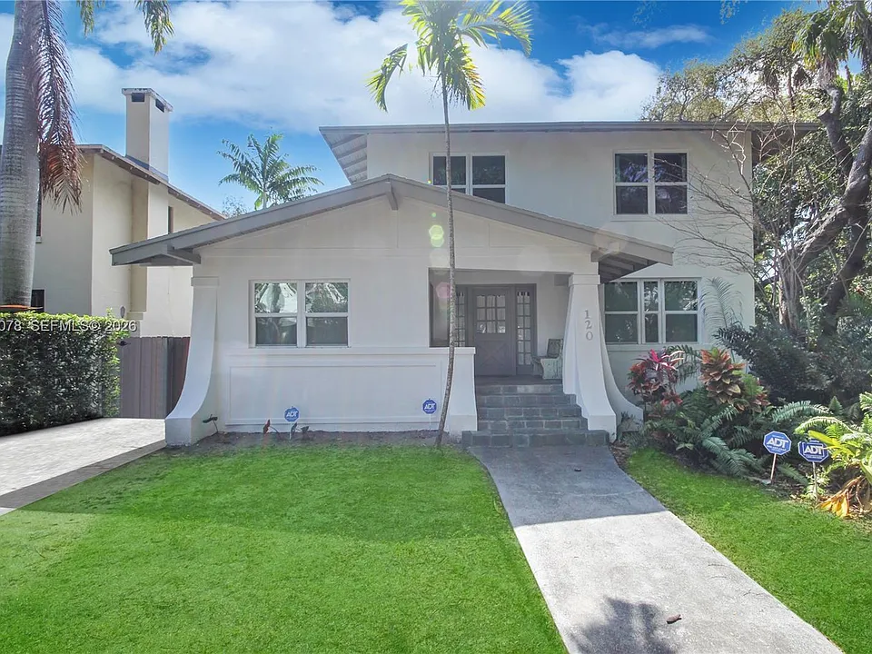 120 NE 44th St