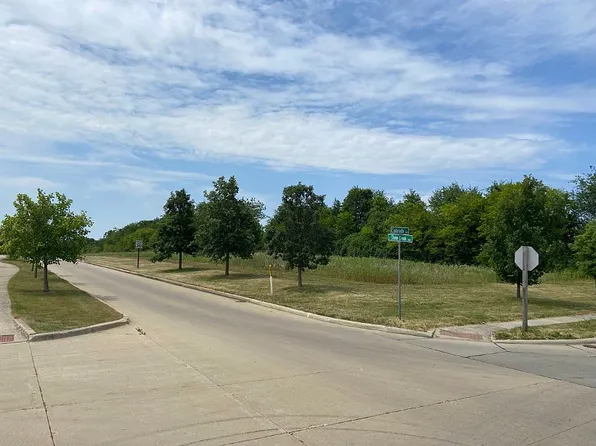 1841 E Stone Creek Blvd, Urbana, IL 61802