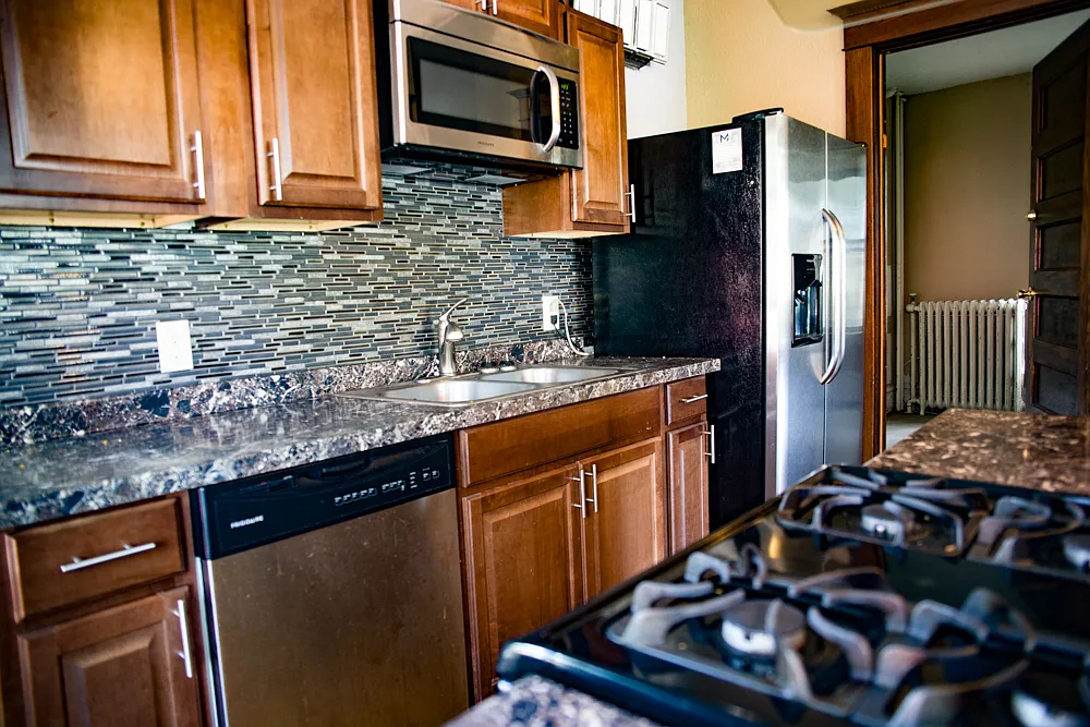 7 bed, $3,850 — Photo 3