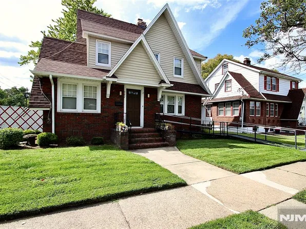 9-02 12th Street, Fair Lawn, NJ 07410