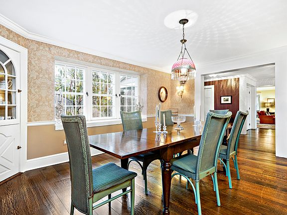 4th image of 18 Wildwood Cir