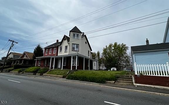 2nd image of 577 Memorial Pkwy
