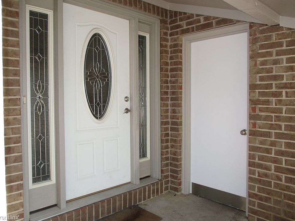 930 S Laurel, Front Door & Garage Door