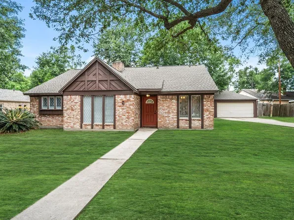 8 Flint St, Conroe, TX 77301