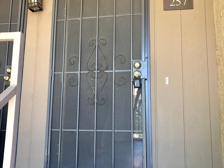 1402 E Guadalupe Rd #257 — Photo 2