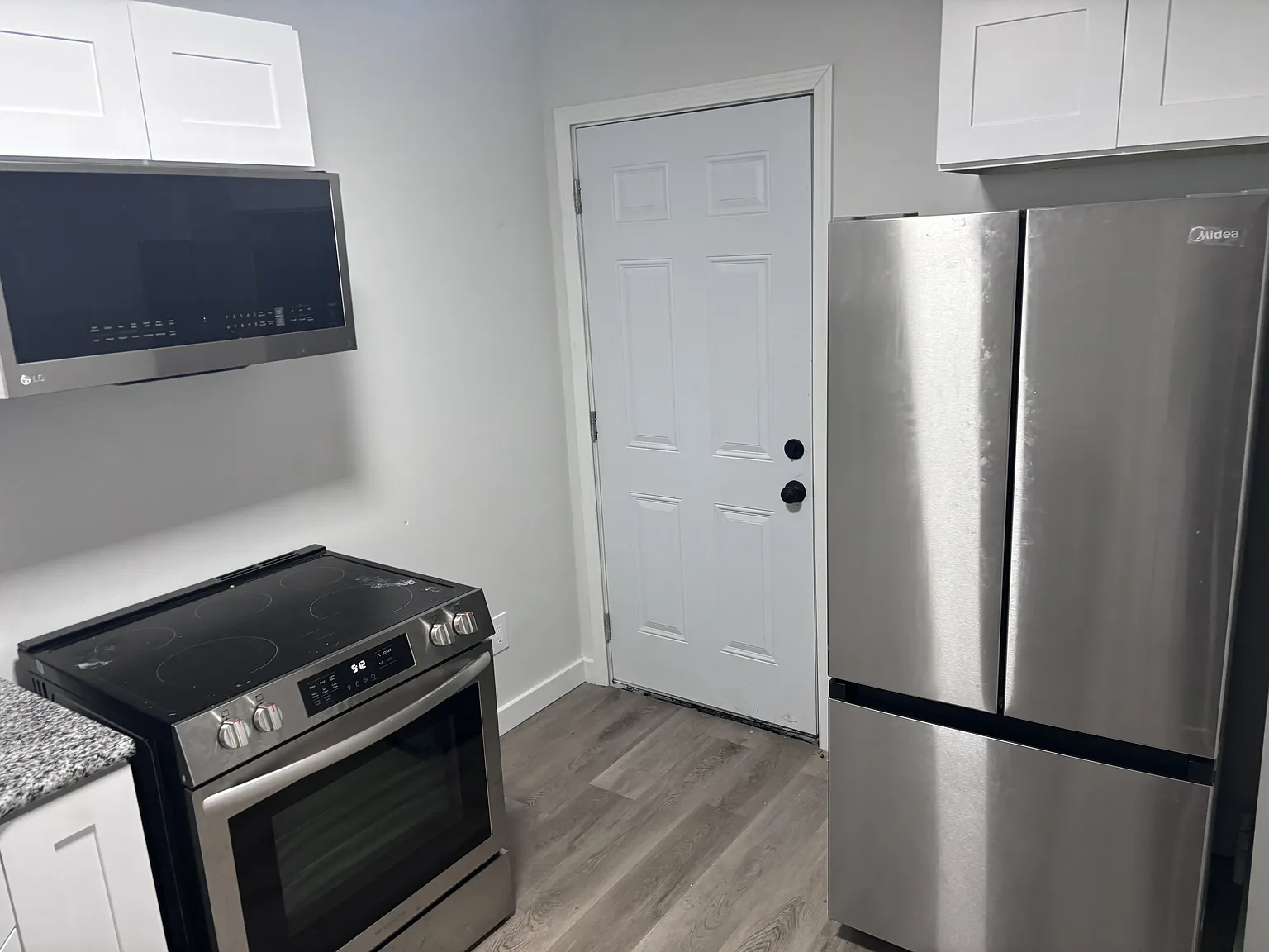 2747 Washington Avenue — Photo 3