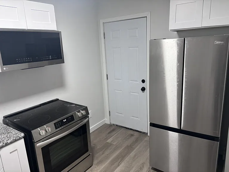 2747 Washington Ave #2 — Photo 3
