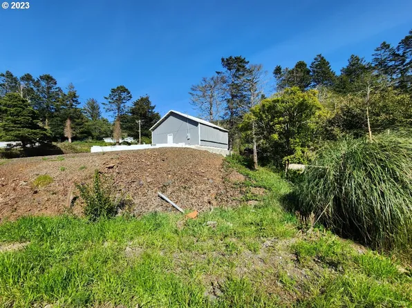 33050 Hillside Acres Rd, Gold Beach, OR 97444