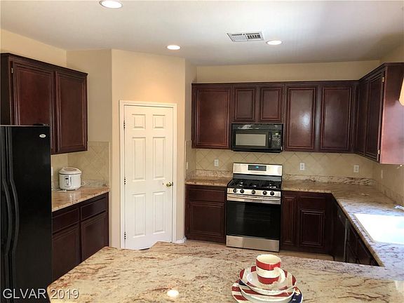 2nd image of 6066 Doroca St
