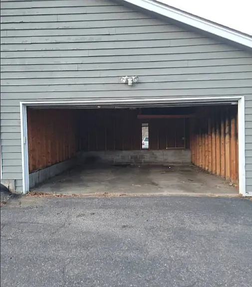 395 Van Dyke St — Photo 9
