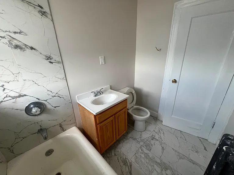75 N 7th St #302 — Photo 6